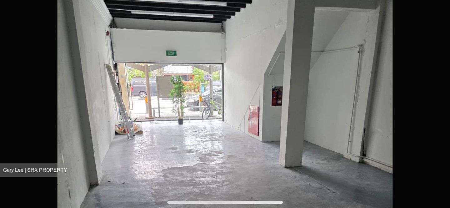 Macpherson Road (D13), Retail #523888971